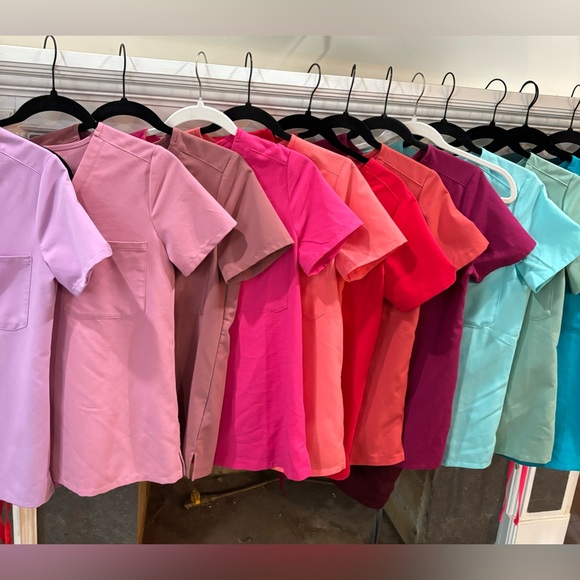 Figs XS Scrub Sets - Picture 3 of 4